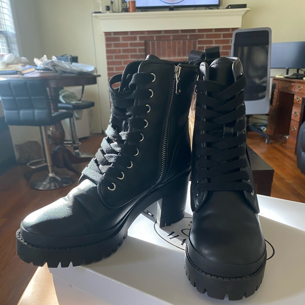CUTE Steve Madden Combat boots. Worn only a few times .